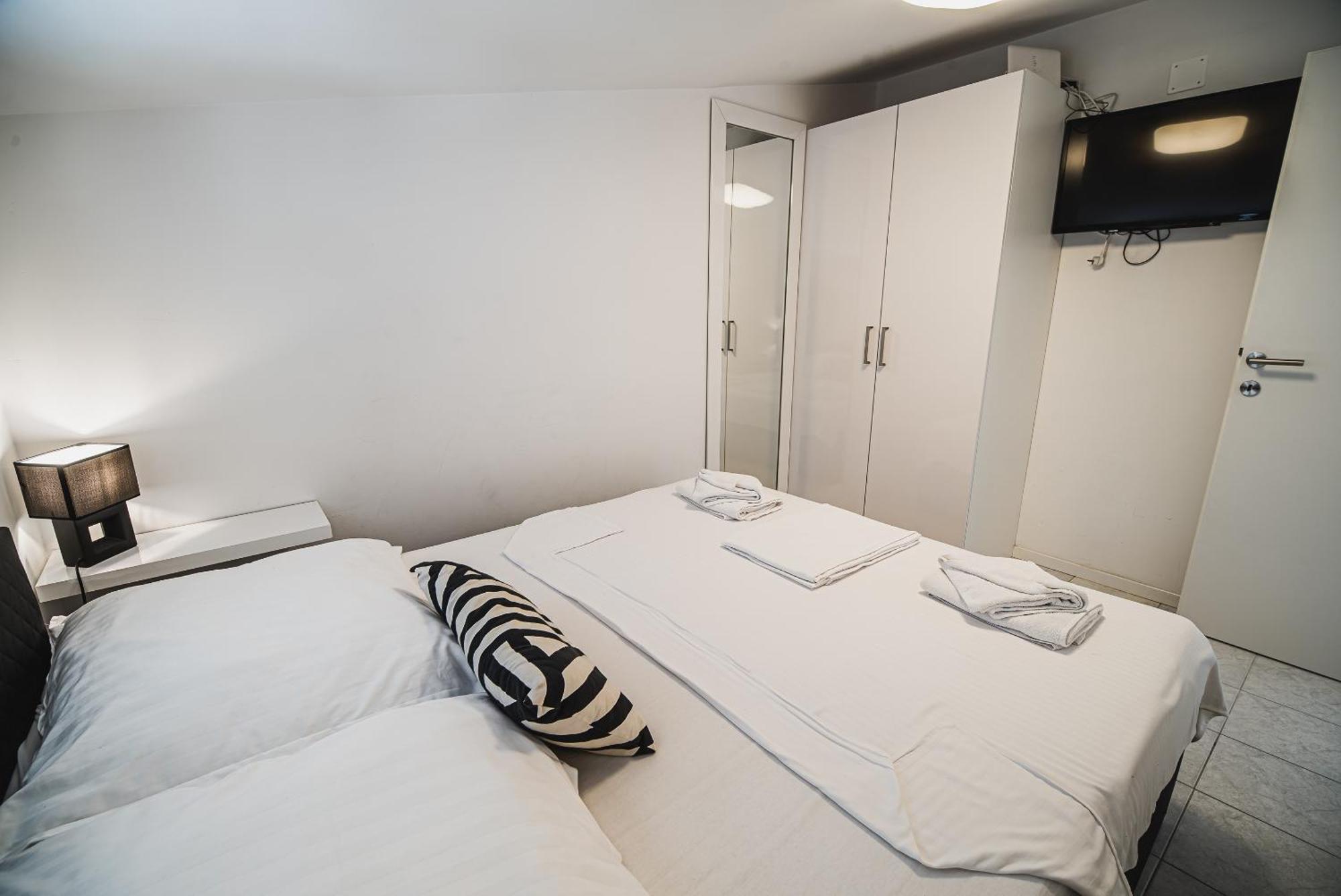 Downtown Park Apartments With Balcony Vodice Zimmer foto