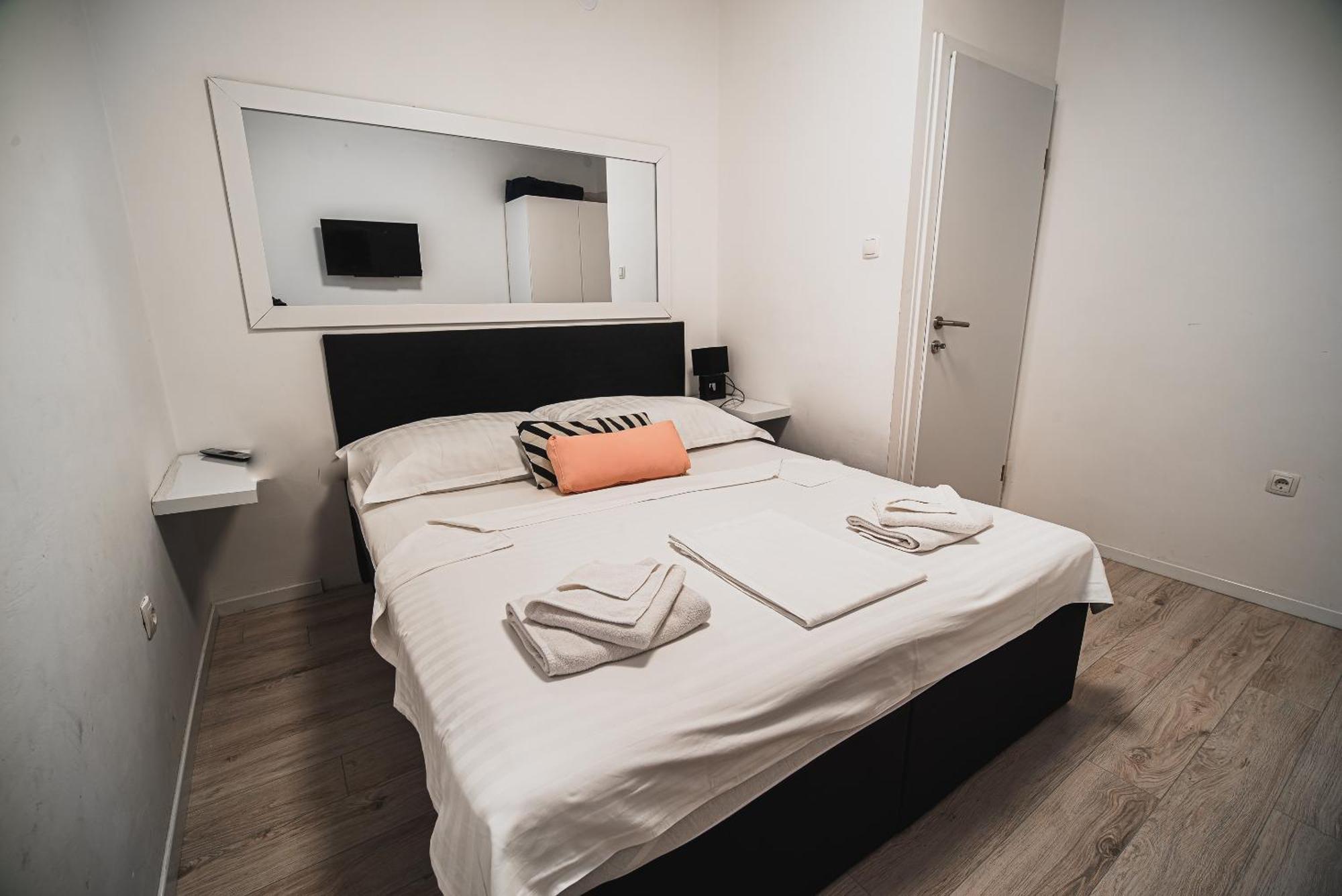 Downtown Park Apartments With Balcony Vodice Zimmer foto