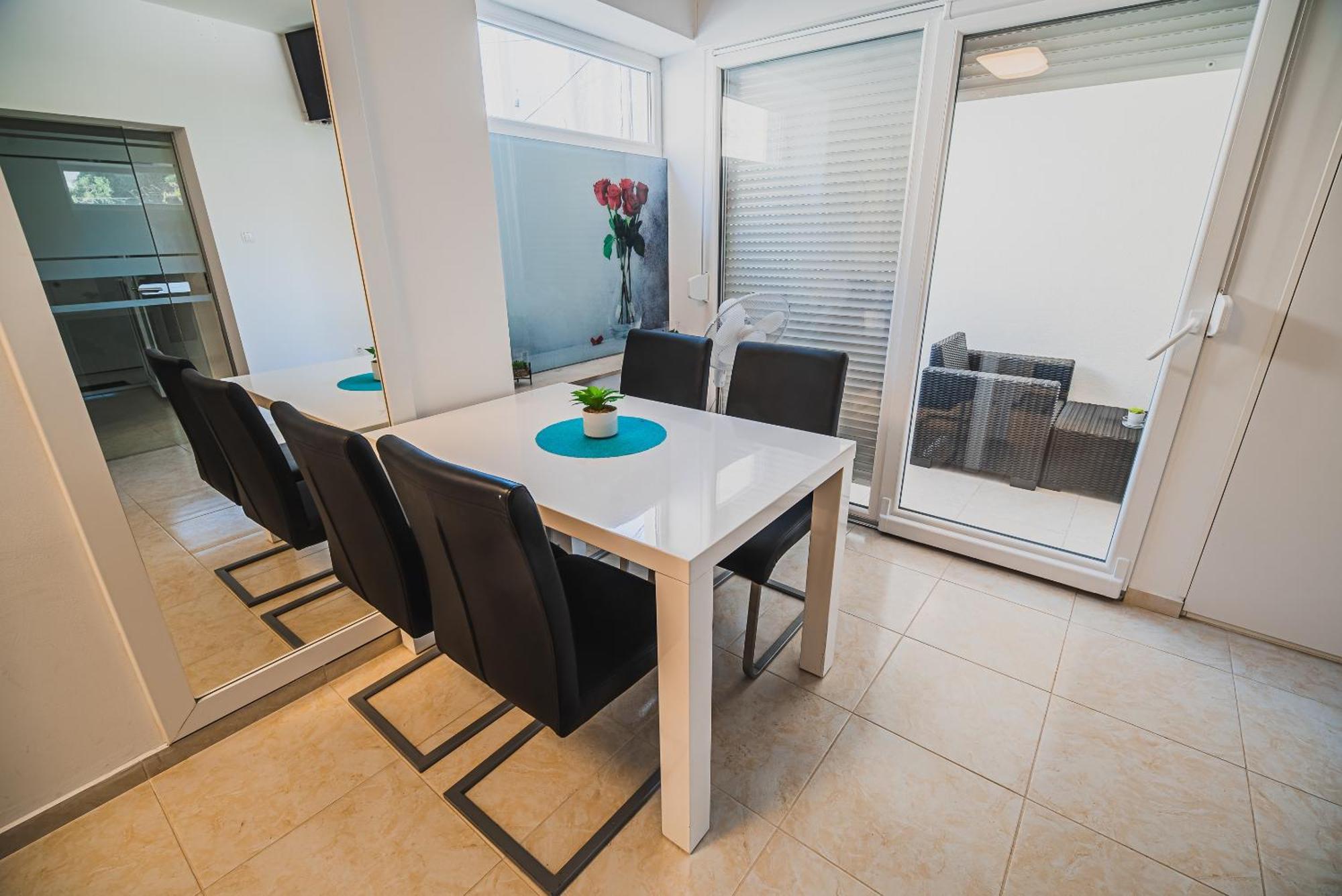 Downtown Park Apartments With Balcony Vodice Zimmer foto